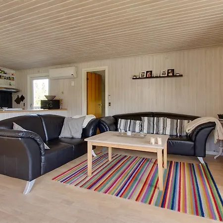 Three-bedroom Holiday In * Hals