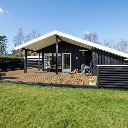 Three-bedroom Holiday In * Hals