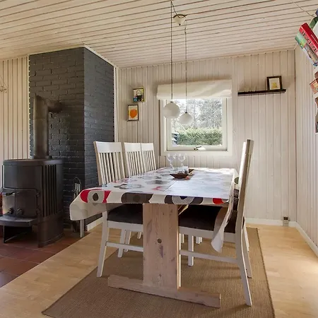 Three-bedroom Holiday In * Hals